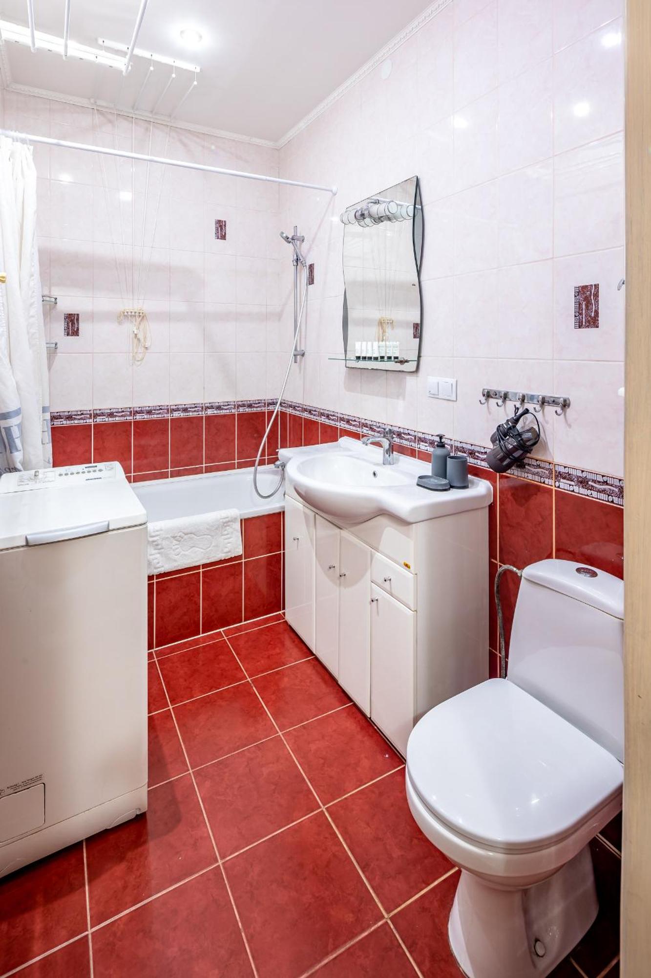 Just Another Comfy Apartment On The Main Squere. 2 Bedrooms, Own Heating, Ac Leopoli Esterno foto