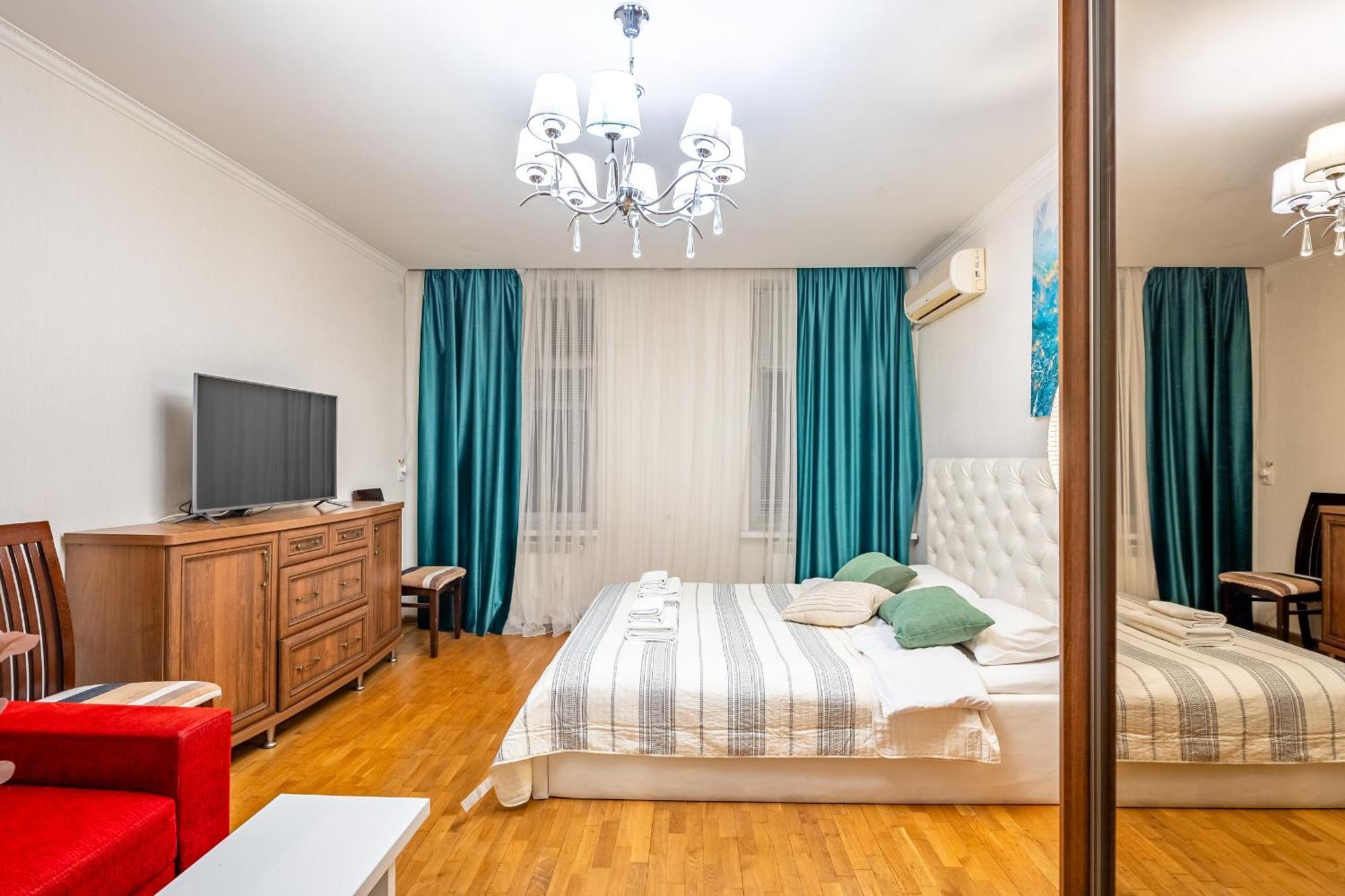 Just Another Comfy Apartment On The Main Squere. 2 Bedrooms, Own Heating, Ac Leopoli Esterno foto