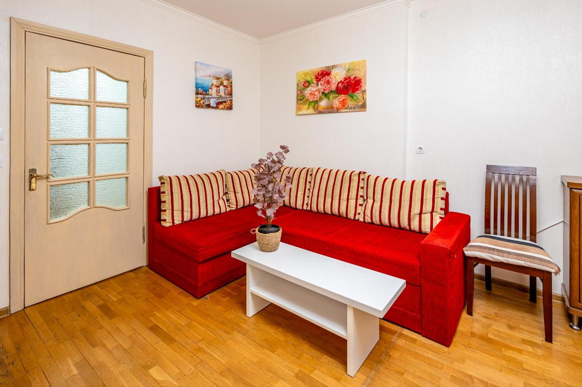 Just Another Comfy Apartment On The Main Squere. 2 Bedrooms, Own Heating, Ac Leopoli Esterno foto