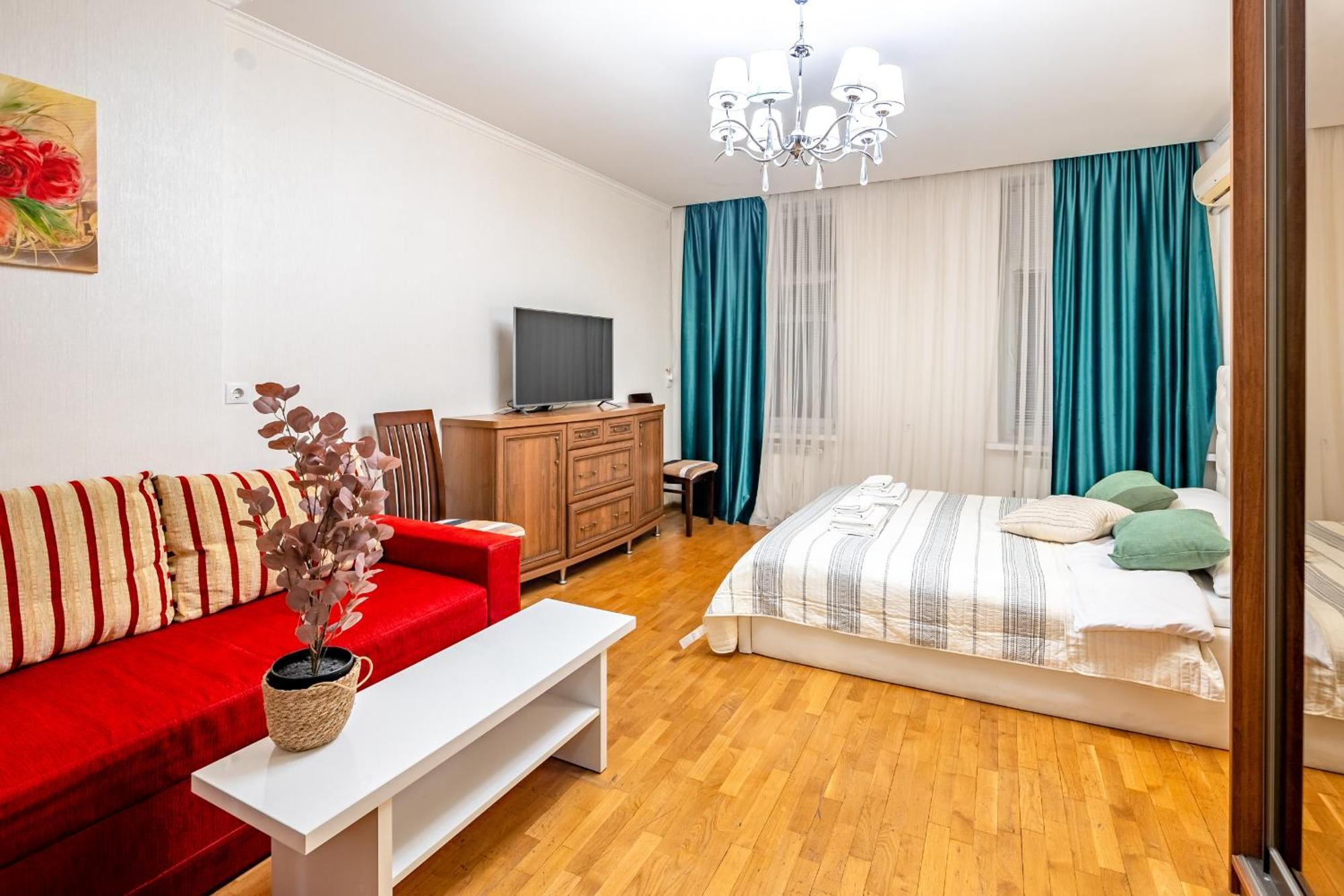 Just Another Comfy Apartment On The Main Squere. 2 Bedrooms, Own Heating, Ac Leopoli Esterno foto