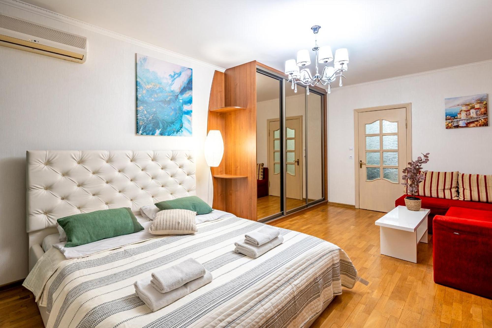 Just Another Comfy Apartment On The Main Squere. 2 Bedrooms, Own Heating, Ac Leopoli Esterno foto