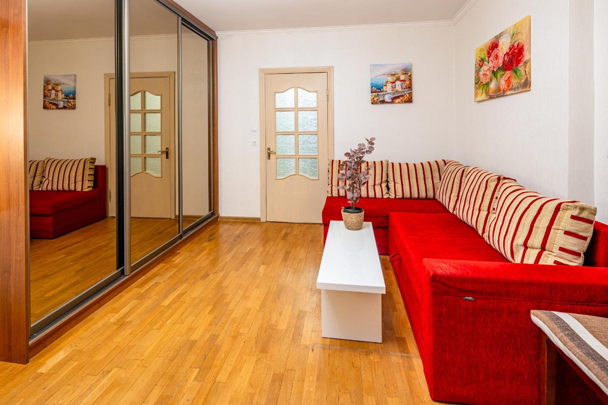 Just Another Comfy Apartment On The Main Squere. 2 Bedrooms, Own Heating, Ac Leopoli Esterno foto
