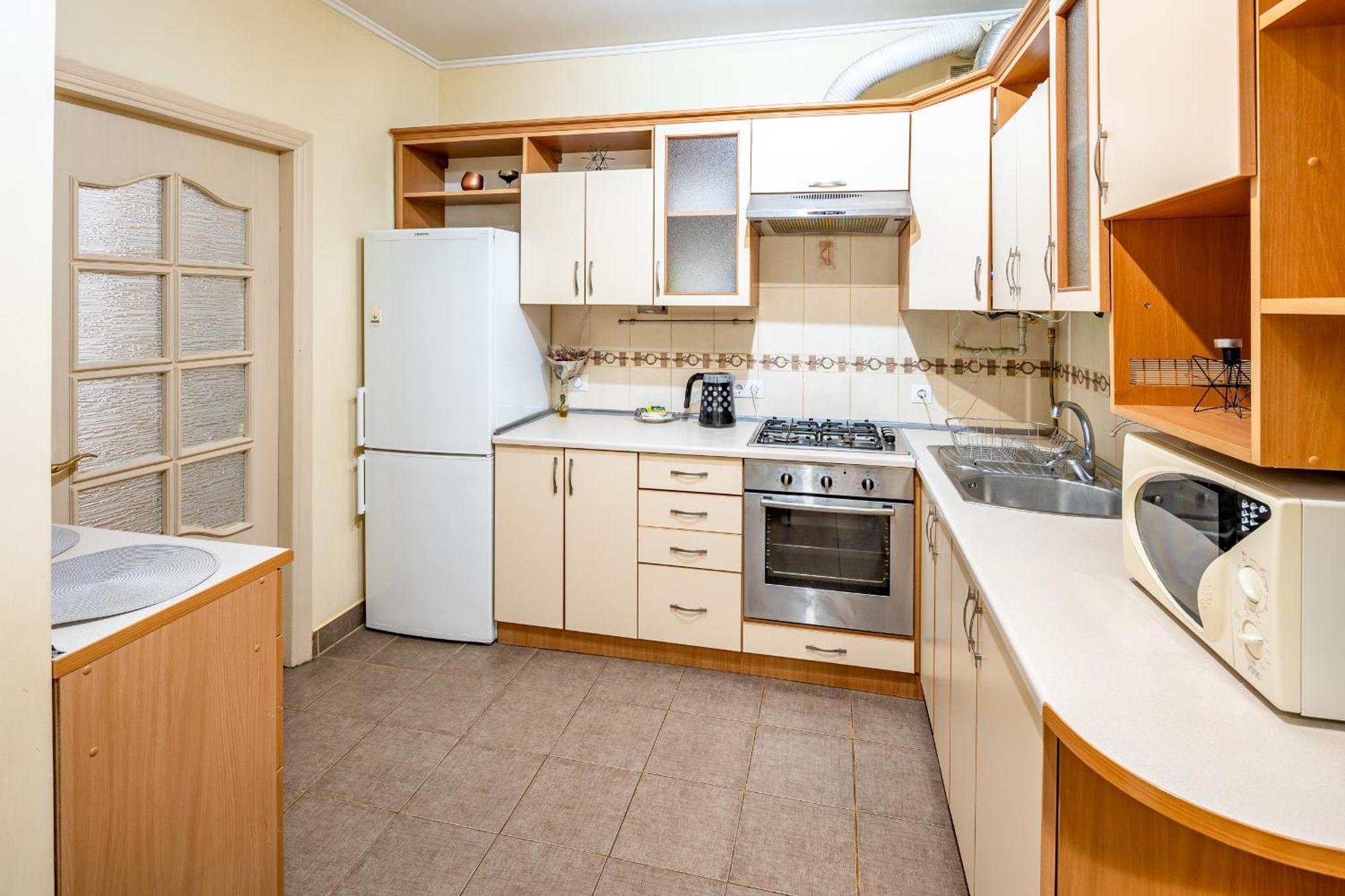 Just Another Comfy Apartment On The Main Squere. 2 Bedrooms, Own Heating, Ac Leopoli Esterno foto