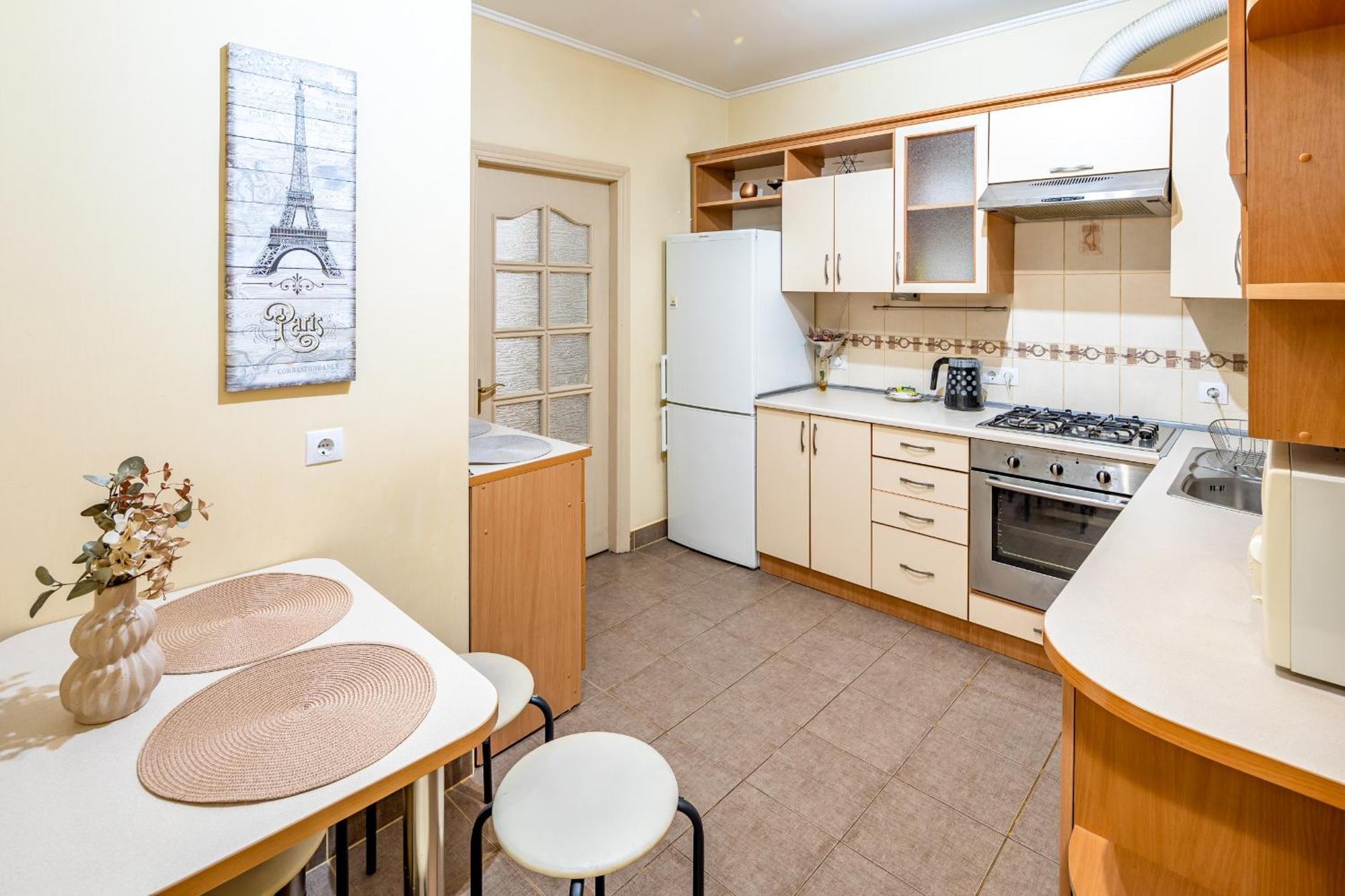 Just Another Comfy Apartment On The Main Squere. 2 Bedrooms, Own Heating, Ac Leopoli Esterno foto