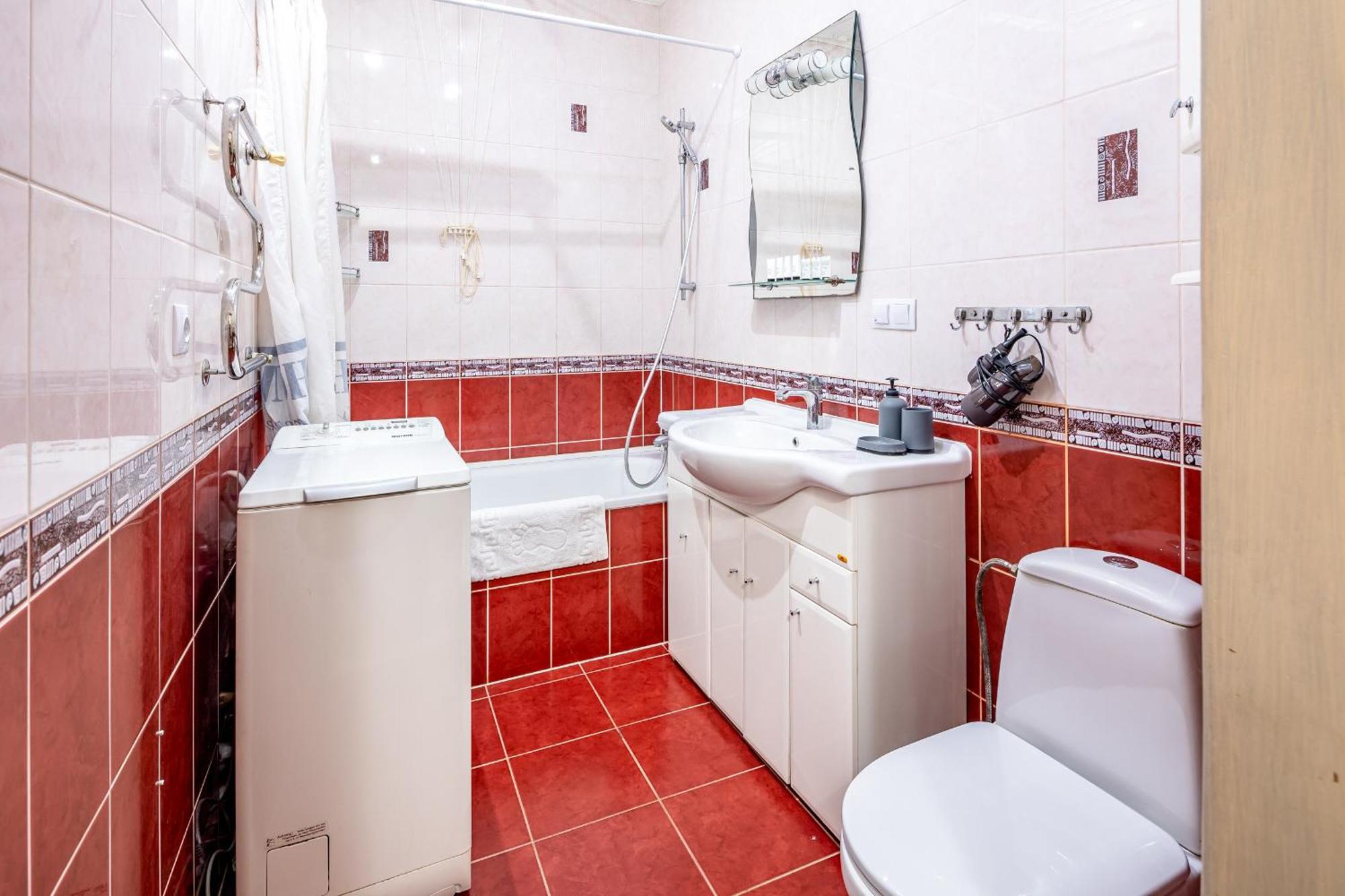 Just Another Comfy Apartment On The Main Squere. 2 Bedrooms, Own Heating, Ac Leopoli Esterno foto